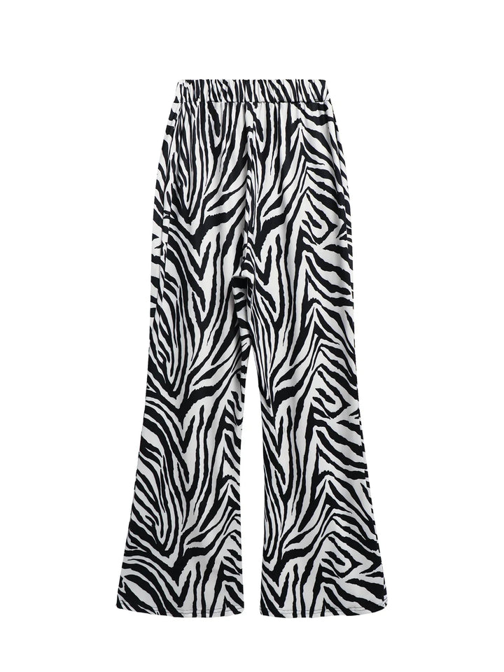 Damen Plus-Size Hose mit weitem Bein und Zebramuster. Komfortabel und stylisch für Freizeit im Sommer.