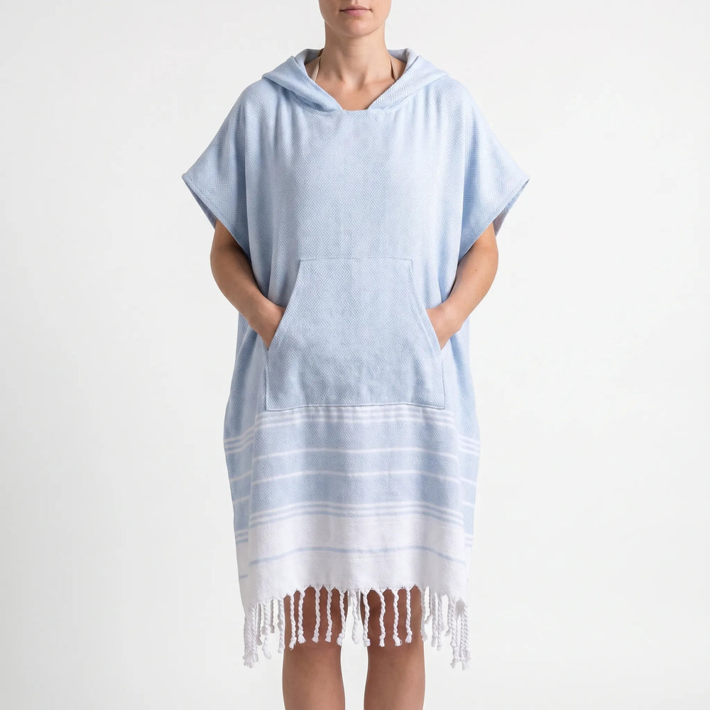 Weicher Kapuzenponcho für Damen & Herren; saugfähig & schnelltrocknend für Strand, Pool & Wassersport.