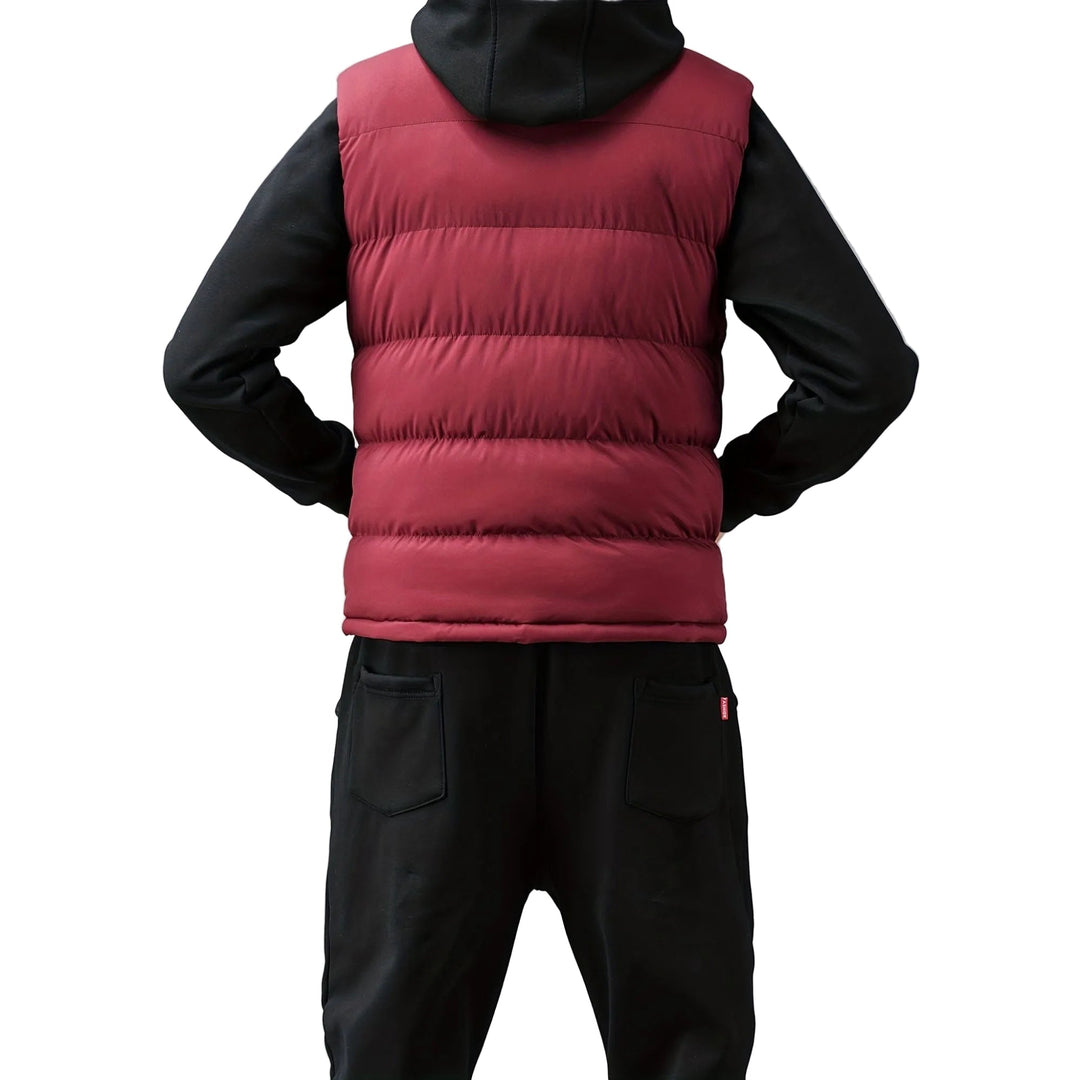 Elegante, wattierte Herren-Outdoorweste, ärmellos, mit Kälteschutz für vielseitige Winter- und Freizeitmomente.