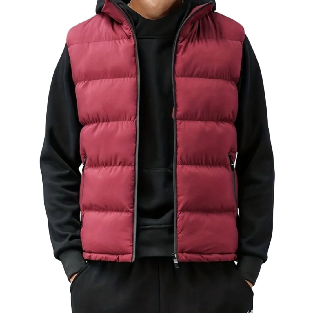 Warme, gesteppte Herren-Winterweste in Blau, bietet Komfort und Kälteschutz bei Outdoor-Aktivitäten.