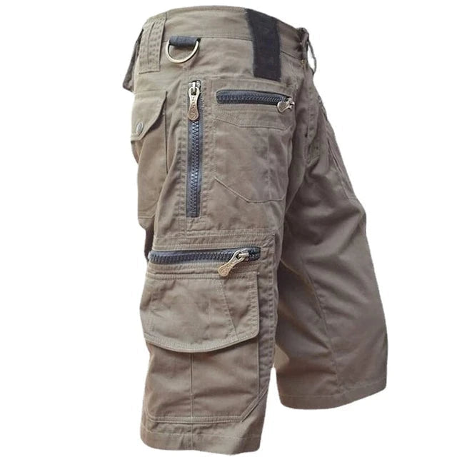 Robuste Herren Wandershorts mit Cargo-Taschen, schnelltrocknend und bequem für Outdoor-Abenteuer.