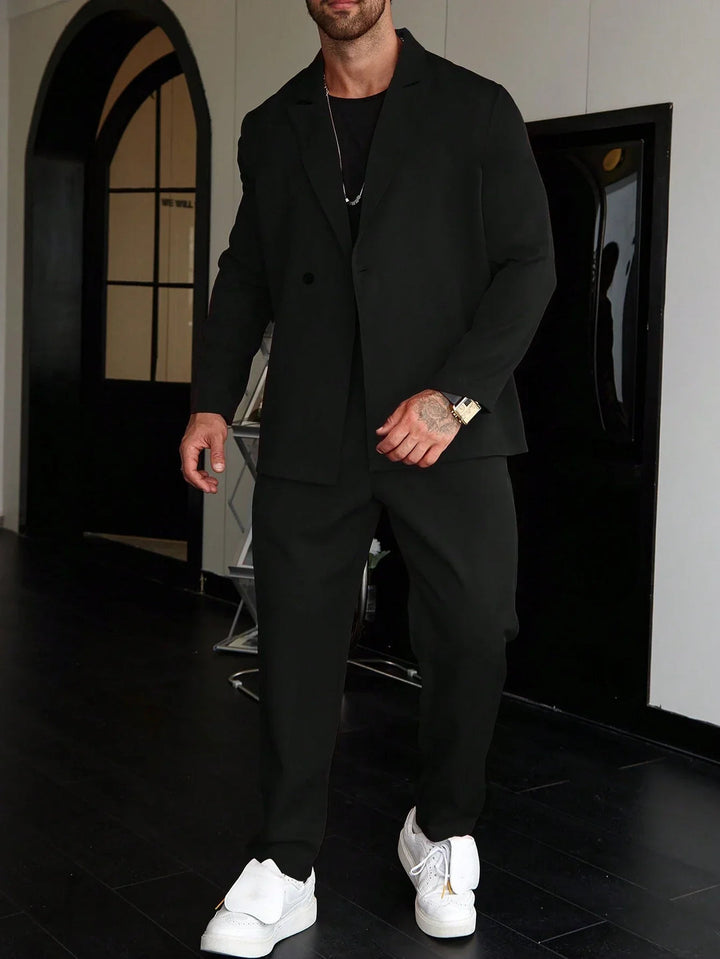 Komplettes Herrenanzug Set, Zweiteiler mit stilvollem Blazer & passender Hose für formelle Events.