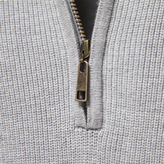 Eleganter Herren Pullover mit Reißverschluss, Modell Mateo. Ideal für Layering in Business Casual Outfits.