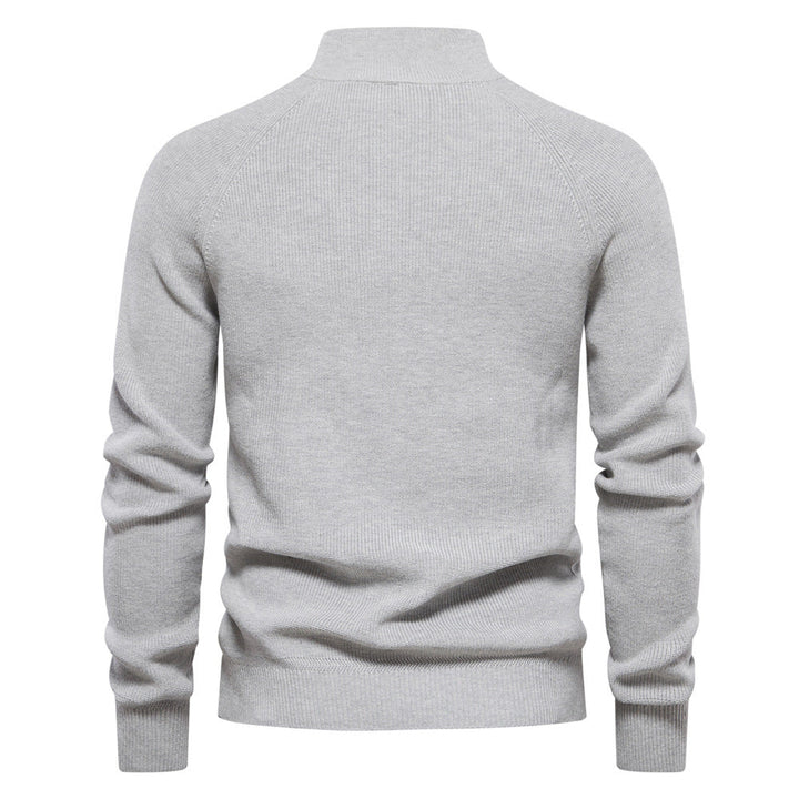 Stylisher Herren Strickpullover mit halbem Reißverschluss. Warmer Komfort für Herbst und Winter.