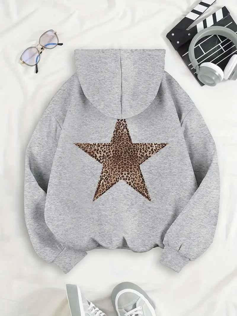 Lässiger Damen Hoodie mit trendigem Leopardenmuster und Sternmotiv; ideal für Komfort und Stil.
