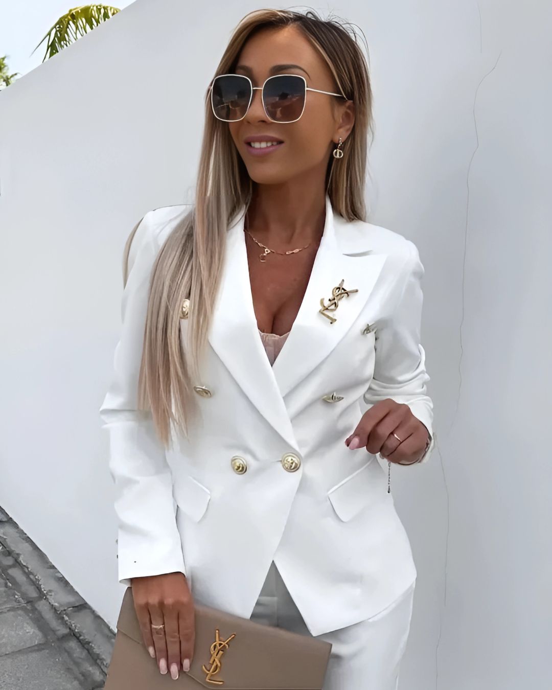 Unverzichtbarer Damen Anzug für Business: Slim Fit Hosenanzug mit Doppelknopfleiste für Eleganz.