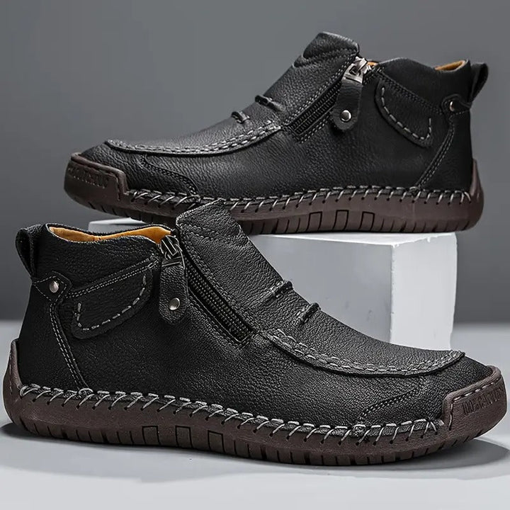 Blaue bequeme orthopädische Herrenschuhe. Komfortable Alltagsschuhe für Büro & Freizeit. Fördert gesunde Füße.