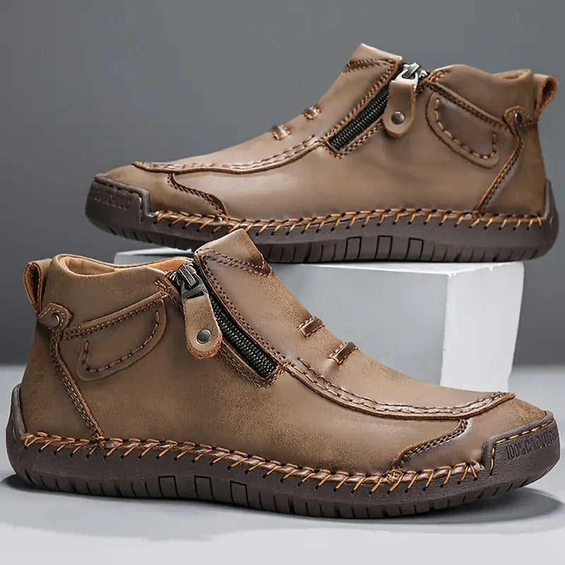 Stabile orthopädische Herrenschuhe in elegantem Design, ideal für Komfort und Halt im Alltag.