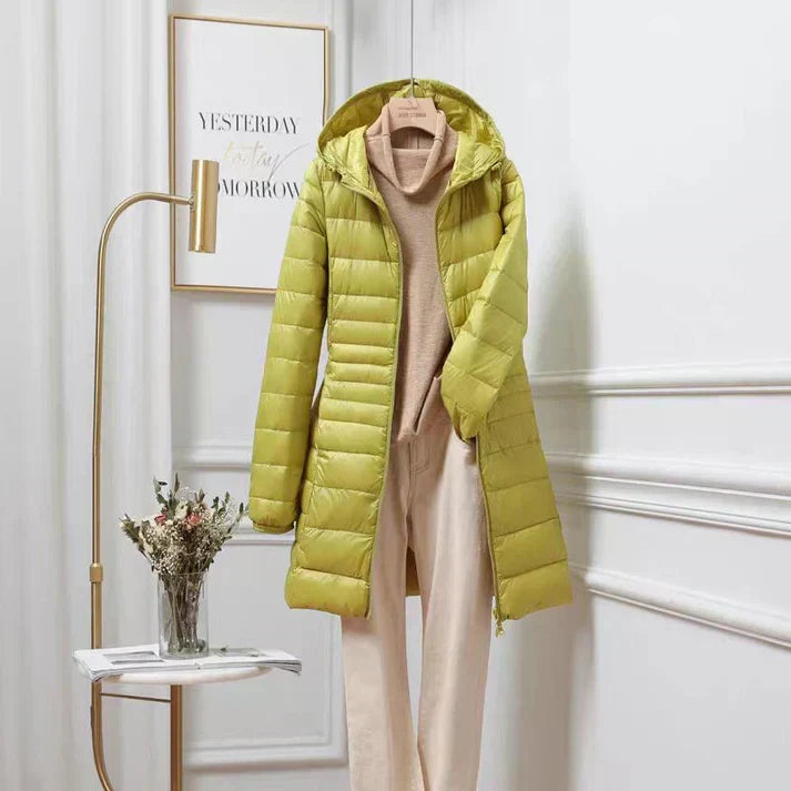 Wasserabweisende Damen-Kapuzenjacke, ultraleicht & warm. Perfekt als Reise- & Freizeitjacke.