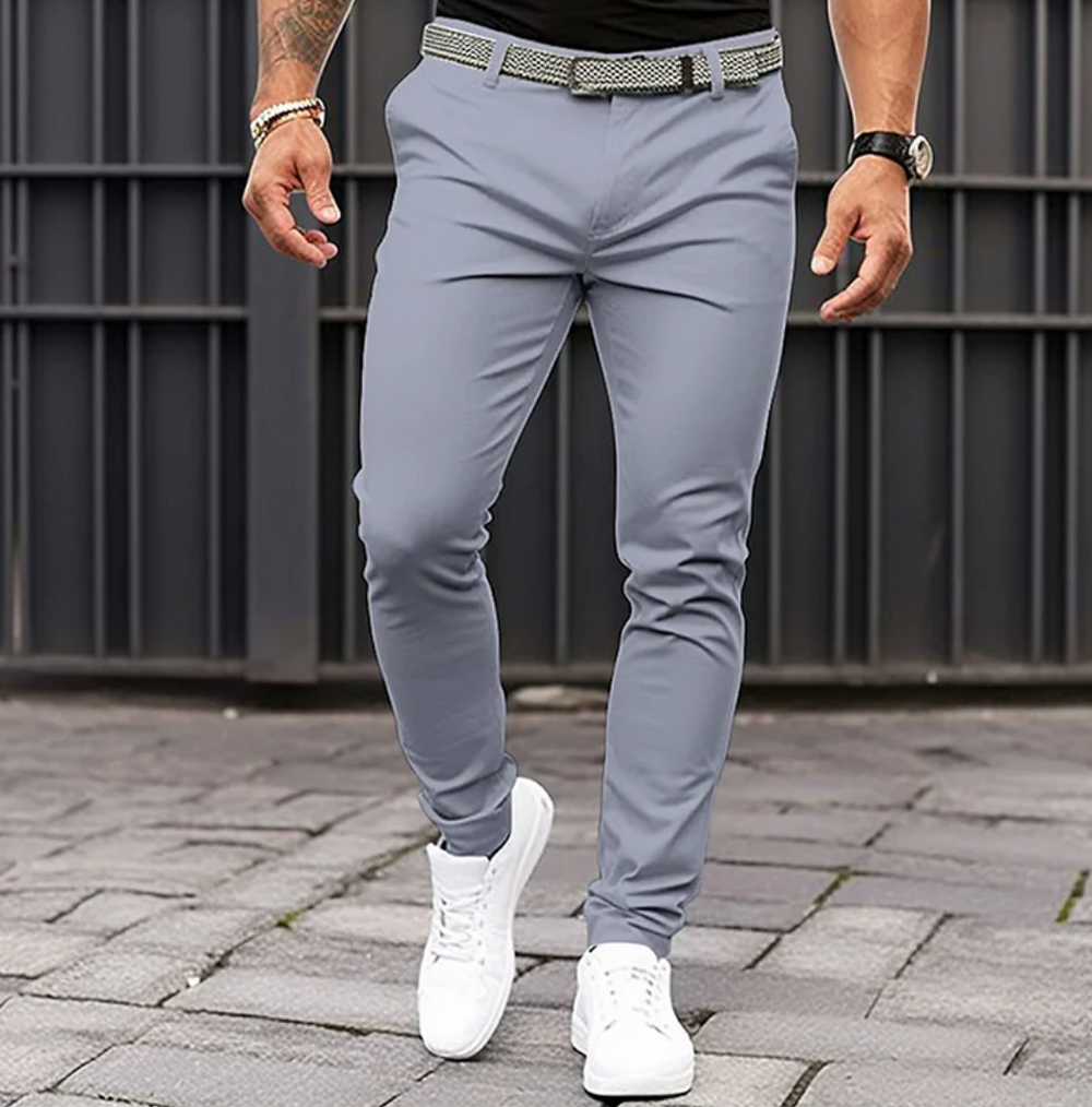 Bequeme Herren Slim Fit Freizeithose für vielseitige Alltags-Outfits. Stilvolle Männerhose, ideal für Freizeit & Mode.