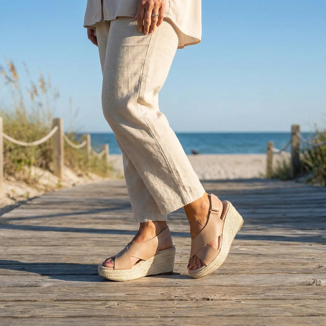 Damen Keilabsatz Sandale Darleen mit Riemen, stilvoll & bequem, perfekt für Sommer. Ideale Freizeitsandalen.