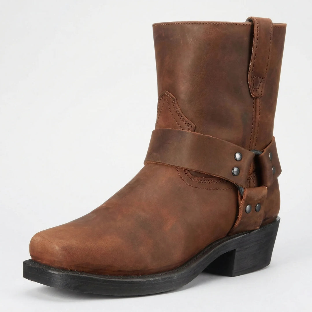 Schwarze Herren Westernstiefel mit dekorativem Nietenriemen, robust und klassisch, für den authentischen Cowboy-Stil.