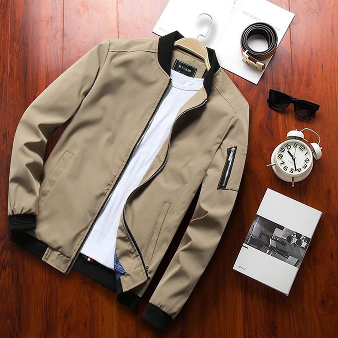 Vielseitige Herren Alltagsjacke, leicht und stilvoll. Perfekte Bomberjacke für Frühling-Sommer-Outfits und Freizeit.
