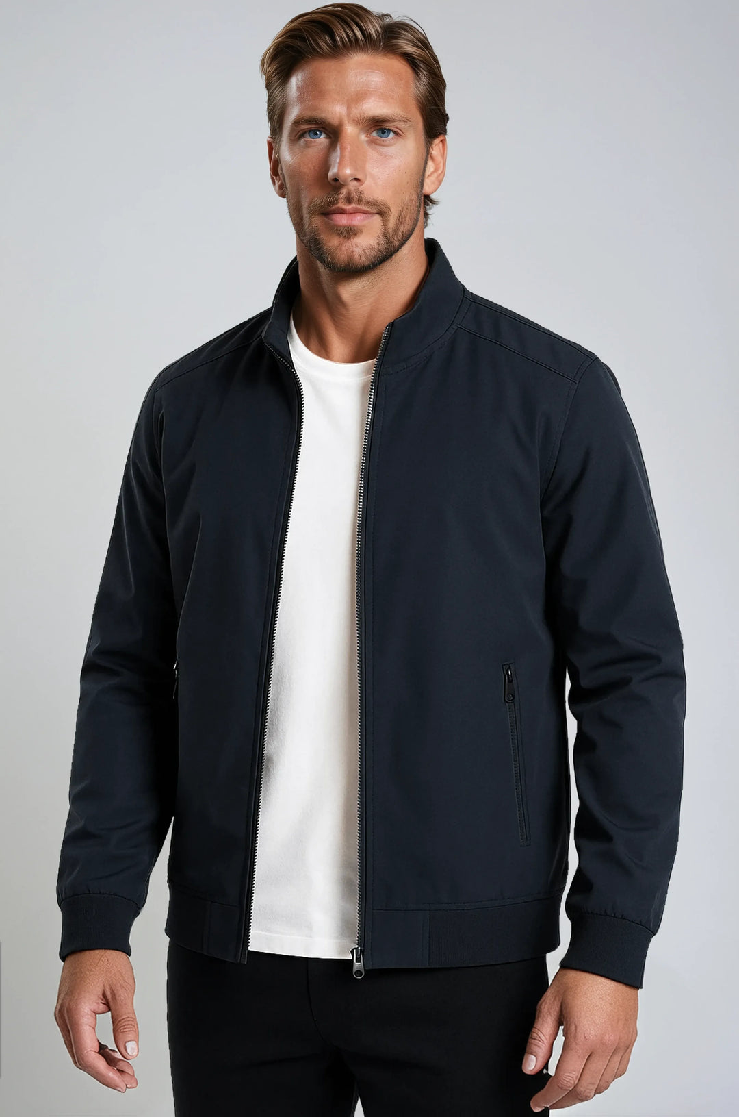 Dunkelblaue klassische Herren Bomberjacke mit Reißverschluss, leichte Übergangsjacke für stilvolle Freizeitlooks.