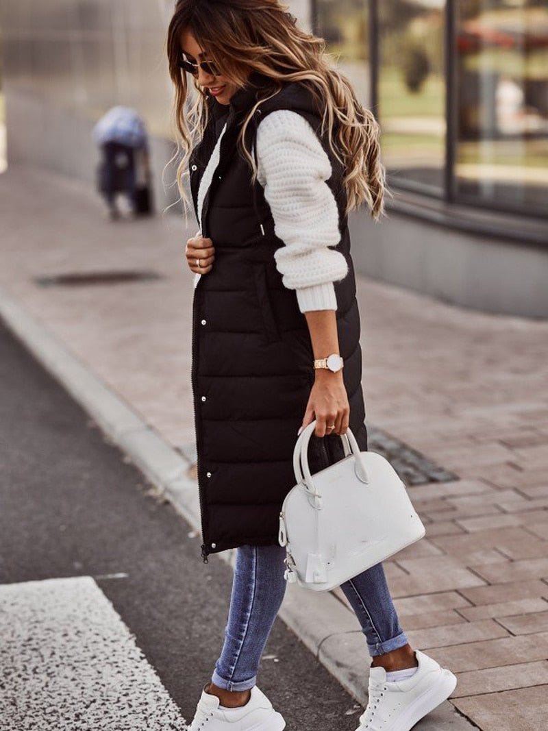 Warme Damen Steppweste, knielang & gesteppt, perfekt für kühle Herbst- und Wintertage im Outdoor-Bereich.
