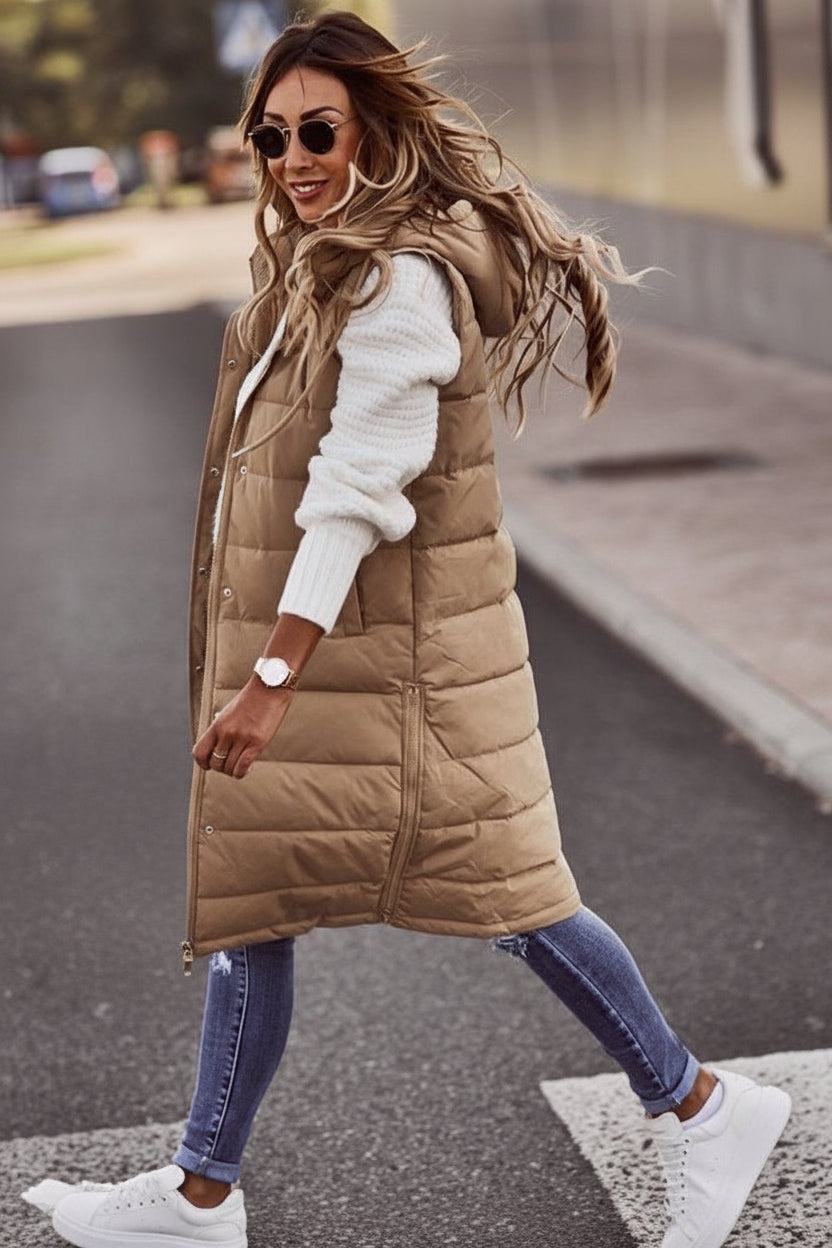 Damen Steppweste, knielang, warm & stilvoll, perfekt für Outdoor-Aktivitäten an kalten Herbsttagen.