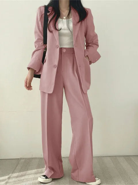 Eleganter Damen Zweiteiler Anzug für Business & Büro: Taillierter Blazer & bequeme Hose, ideal für Herbstmode.