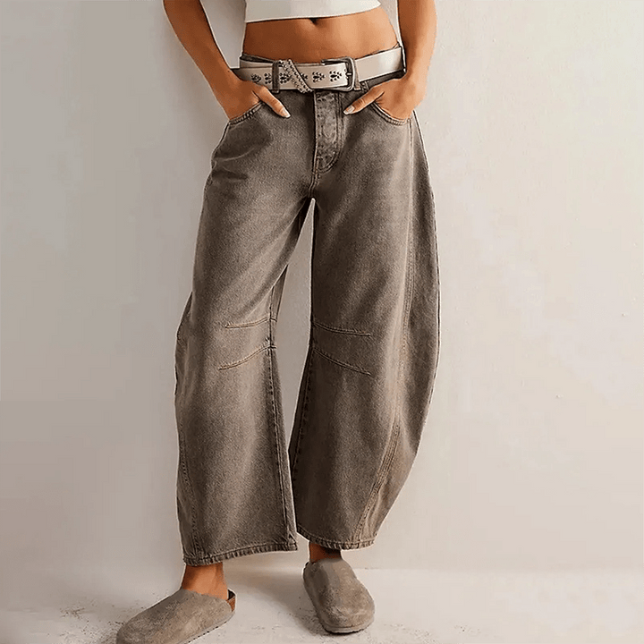 Damen Jeans mit weitem Schnitt, modisch & bequem für stilvollen Alltagslook.
