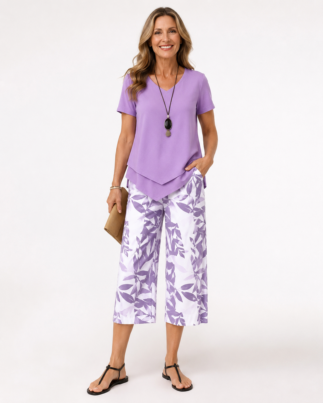 Damen Hose Set: Zweiteiler mit stilvollem Blumenmuster auf Oberteil und langer Hose, perfekt für den Sommer.
