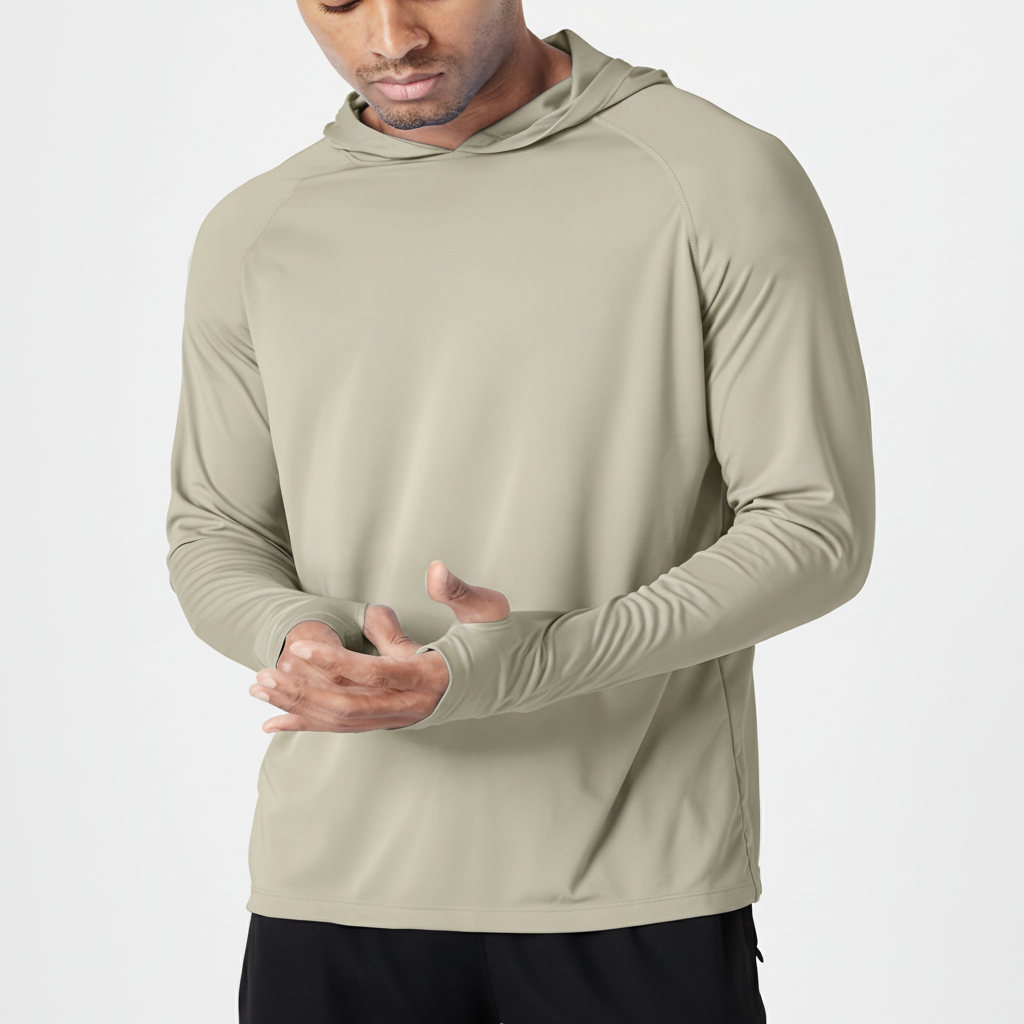 Herren UV Schutz Hoodie am Strand, ideal für Wassersport und Freizeit; schnelltrocknend & schützt vor Sonne.