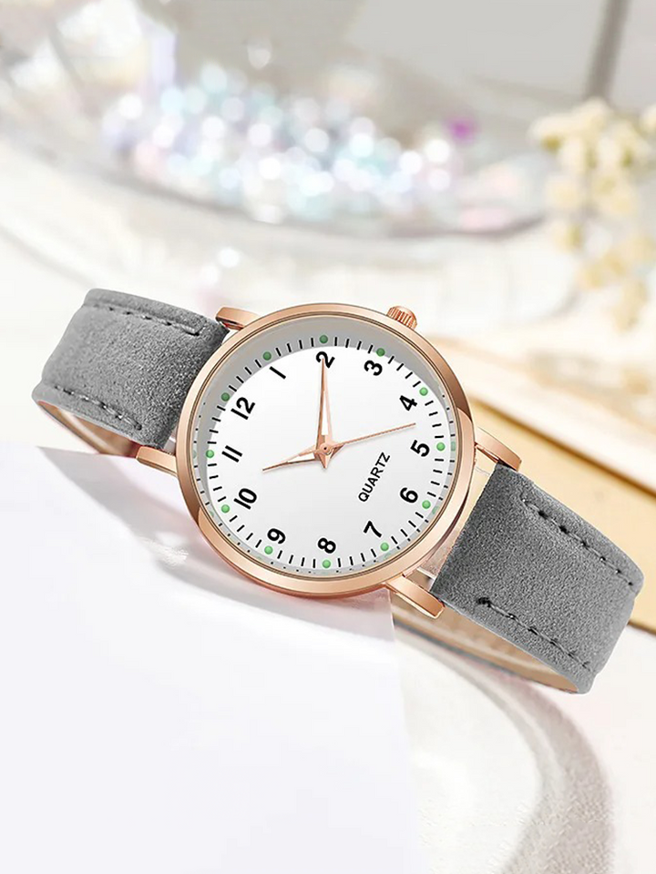 Modische Roségold Damenuhr mit feinem Lederarmband, ideal als stilvolles Accessoire & Alltagsuhr.