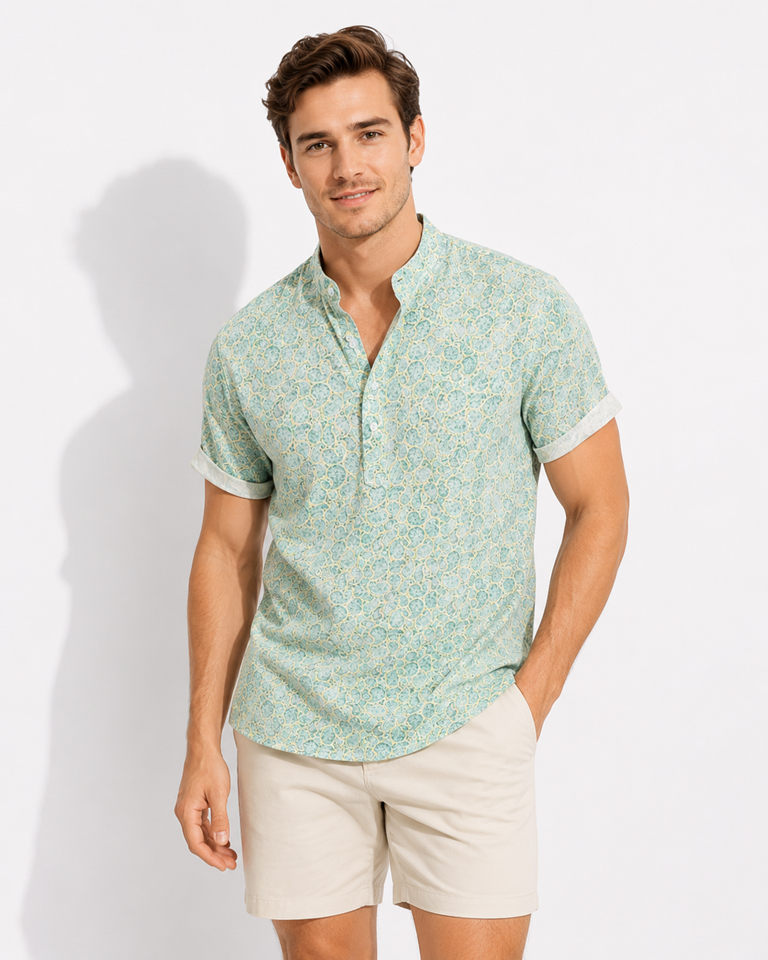 Gelbes Casual Herrenhemd, stilvoll und komfortabel, ein vielseitiges Sommerhemd für Herren.
