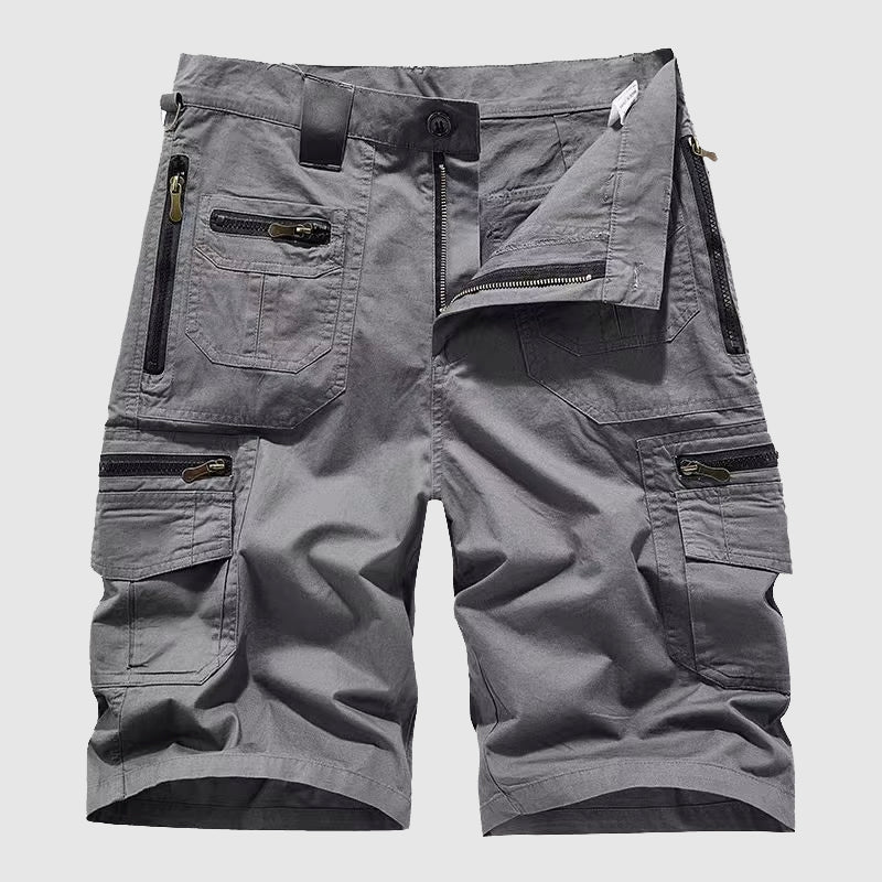 Robuste Herren Cargo Shorts in Schwarz, ideal als taktische Freizeithose für Alltag, Outdoor & Abenteuer.