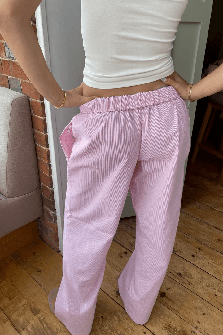Moderne Damen Loungehose, vielseitig für einen entspannten Casual Look oder gemütliche Homewear. Bequeme Passform.