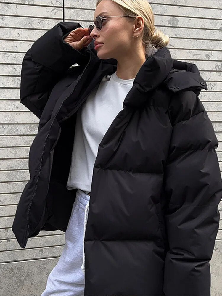 Damen Oversize Kapuzenjacke in Grau, bequem & stylisch. Perfekter Hoodie für Casual-Streetwear im Herbst & Winter.