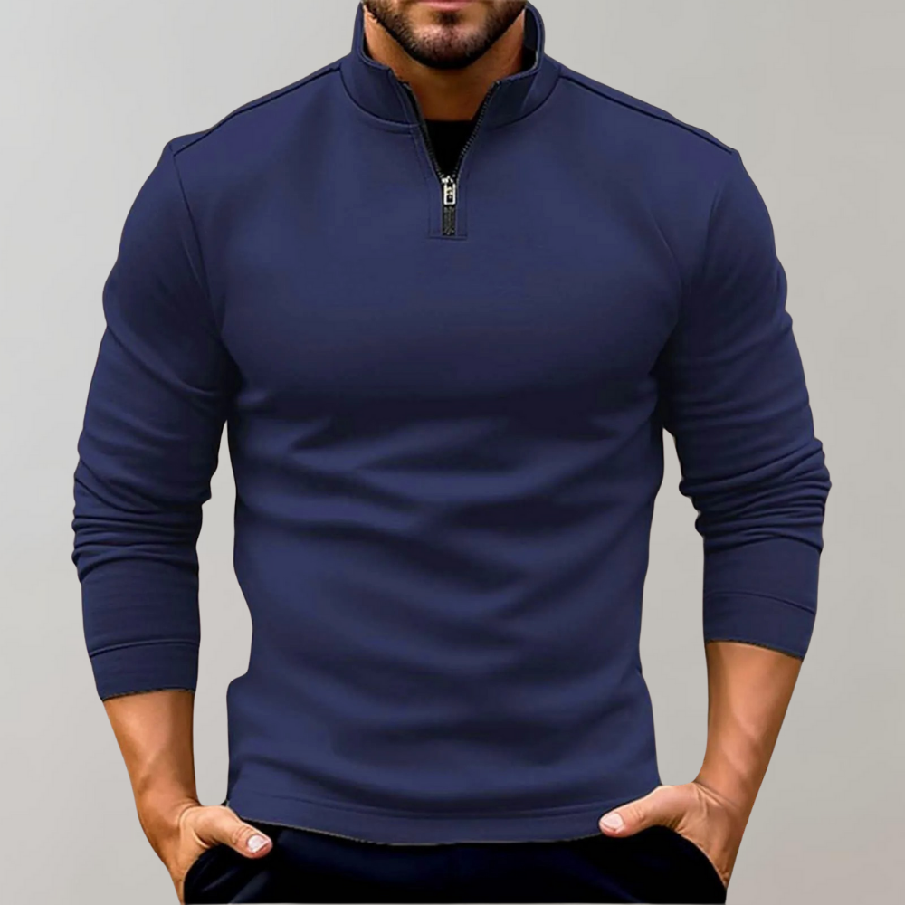 Detailansicht: Reißverschluss und niedriger Kragen am eleganten Herren-Pullover. Perfekt für Herbst/Wintermode.