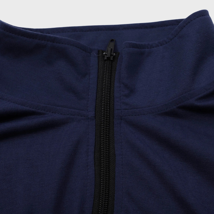 Herren-Langarm-Pullover mit Reißverschluss & niedrigem Kragen. Klassisches Oberteil für Herbst & Winter.