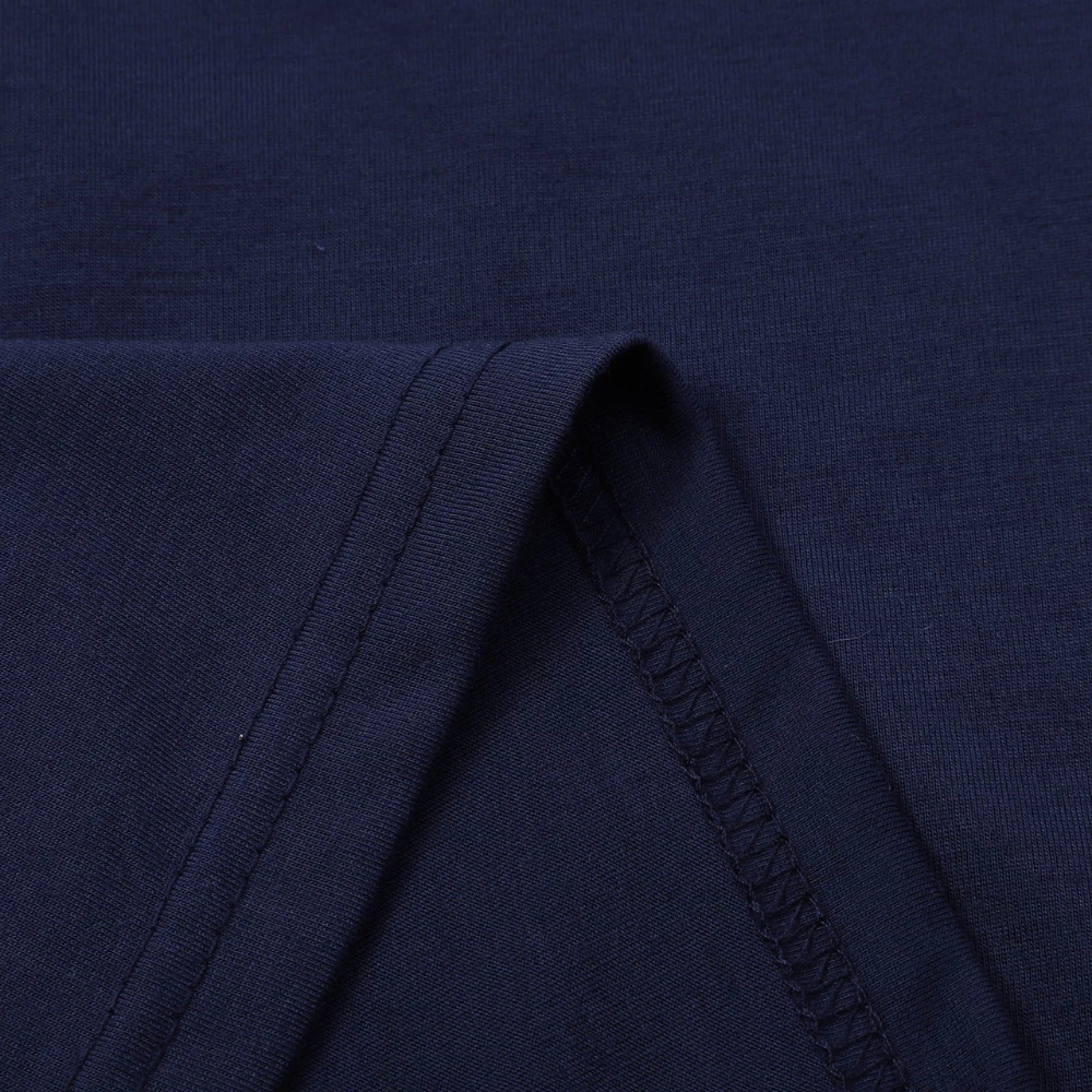 Modischer Herren-Pullover mit Reißverschluss & niedrigem Kragen. Komfortables Oberteil für Herbst & Winter.
