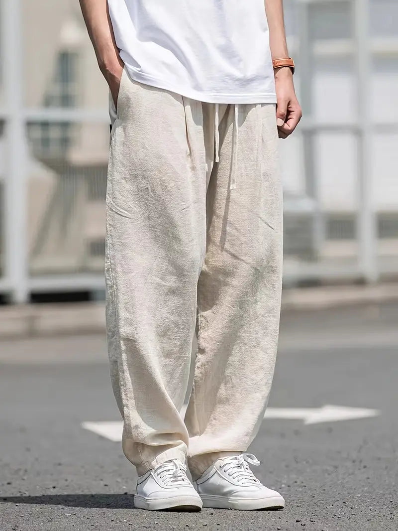 Lässige Herren Baggy Hose für urbanen Stil. Bequeme, weite Freizeithose aus Stoff für ultimativen Komfort.