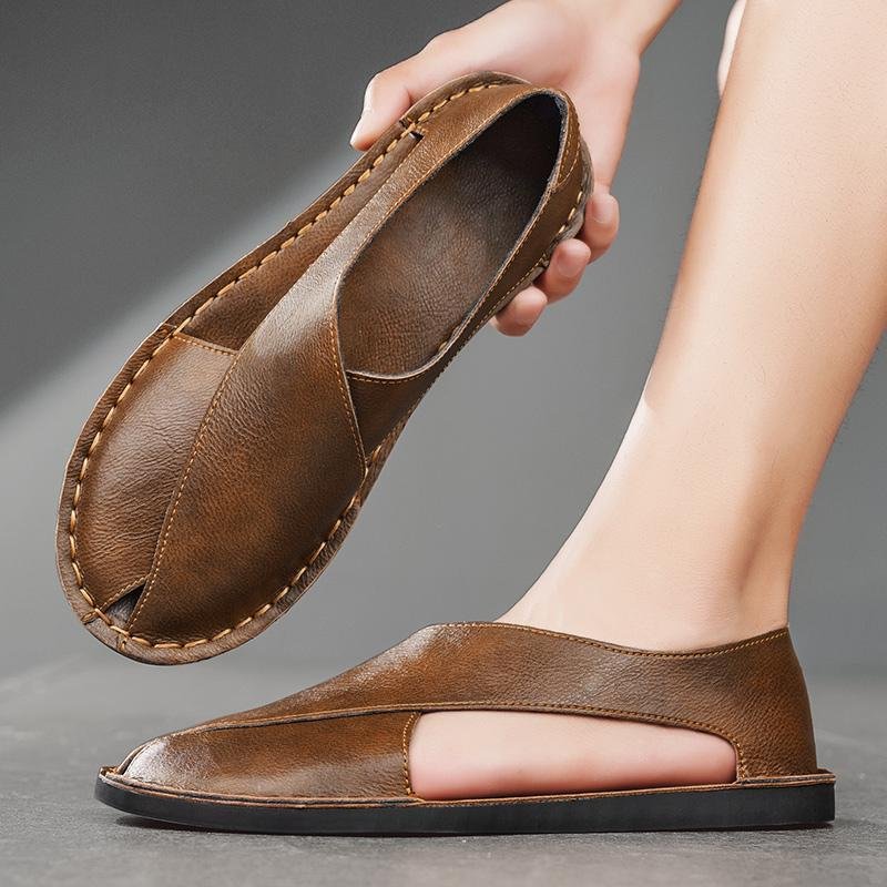 Hochwertige Herren Slipper, Slip-On Freizeitschuhe mit Ausschnitten für optimalen Tragekomfort.