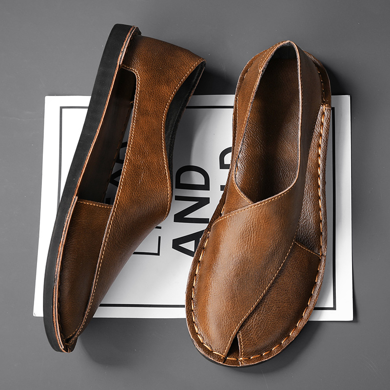 Atmungsaktive Herren Slipper, Slip-Ons mit Ausschnitten, ideal für sommerliche Herrenschuhe.