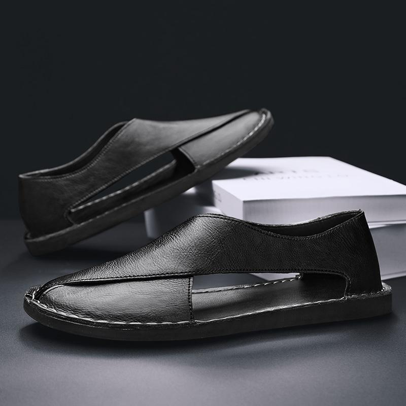 Robuste flache Sohle des Herren Slip-On Slippers, komfortabler Freizeitschuh für aktive Männer.