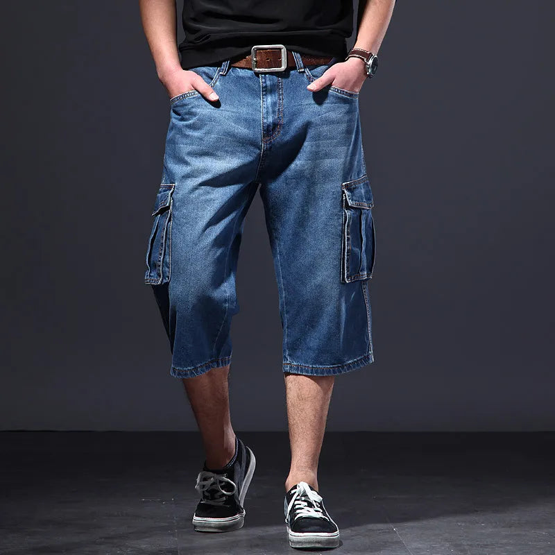 Bequeme Herren Cargo-Shorts in Relaxed Fit für Freizeit. Praktische Multi-Taschen Shorts, ideal für den Sommer.