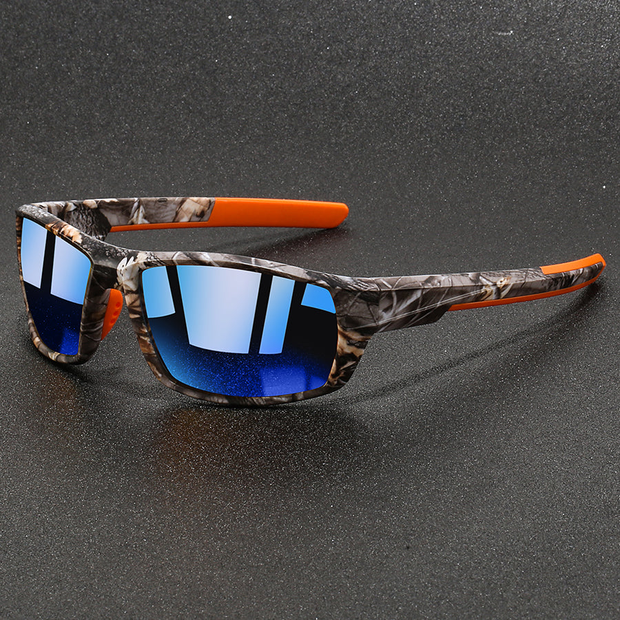 Polarisierte Herren Sport-Sonnenbrille in Camouflage-Optik, ideal für Outdoor-Aktivitäten.