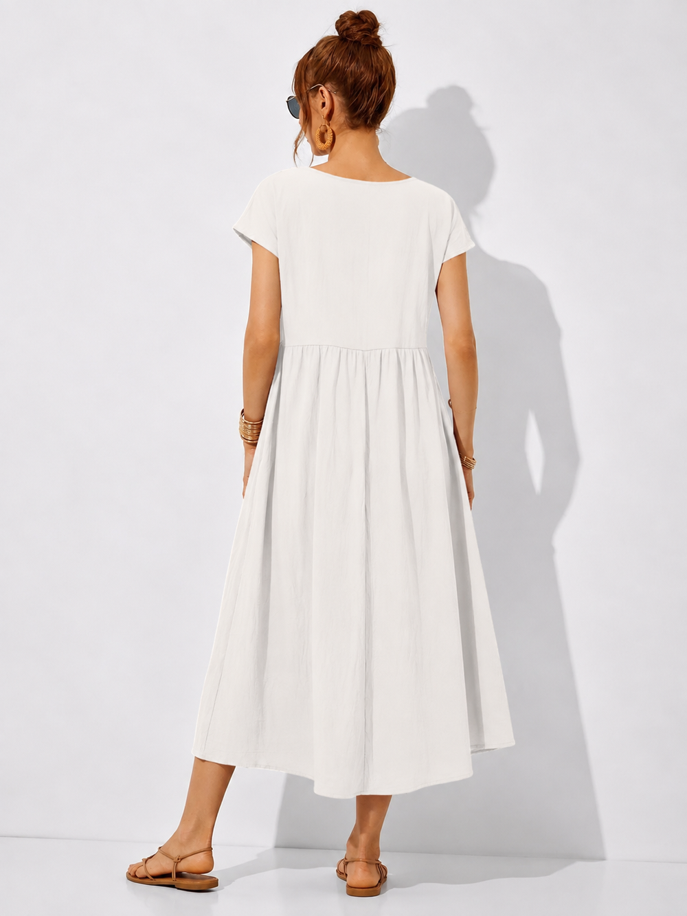 Kurzes Damen A-Linien-Kleid, ideal als lässiges Freizeitkleid. Vielseitig und bequem für Damenmode.