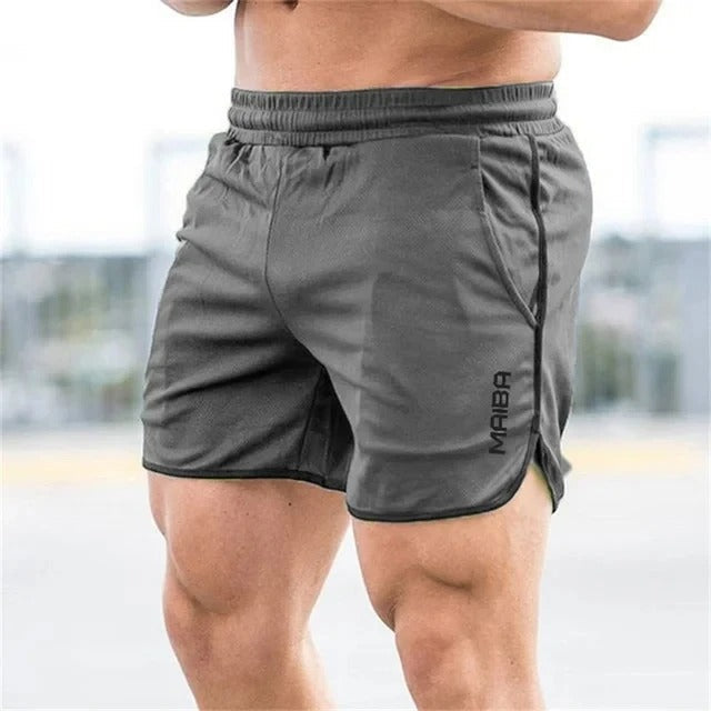 Nahaufnahme der Herren Badeshorts Slim Fit. Strapazierfähige Schwimmhose für Strand, Pool & Sommerabenteuer.