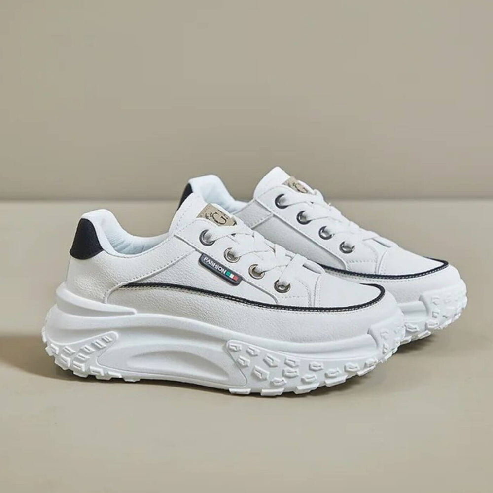 Stilvolle Damenschuhe mit Höhenverstärkung, bieten Komfort und Unterstützung für gesunde Füße.