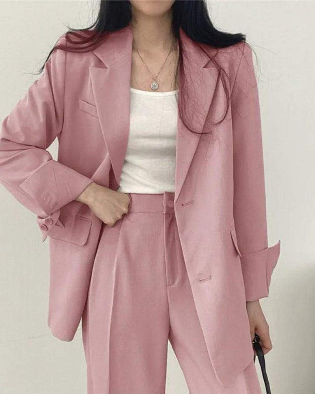 Eleganter Damen Hosenanzug Set mit Oversize Blazer und passender Hose, ideal für Business & festliche Anlässe.