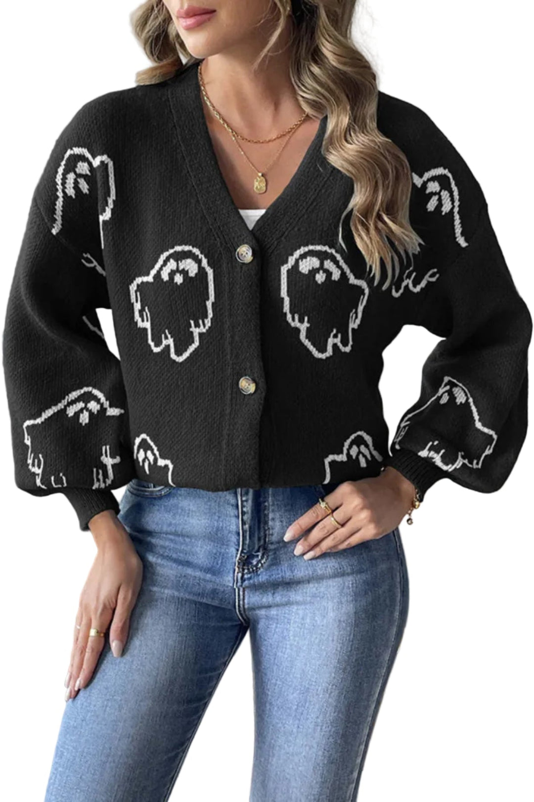 Nahaufnahme des Ärmeldetails des Damenstrickcardigans mit Geistermotiv.