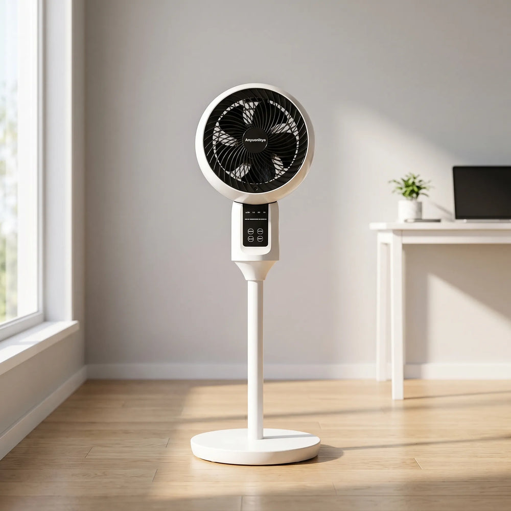 Eleganter Standventilator mit stabiler Basis und Fernbedienung für komfortable Steuerung. Ideal für jede Raumkühlung.