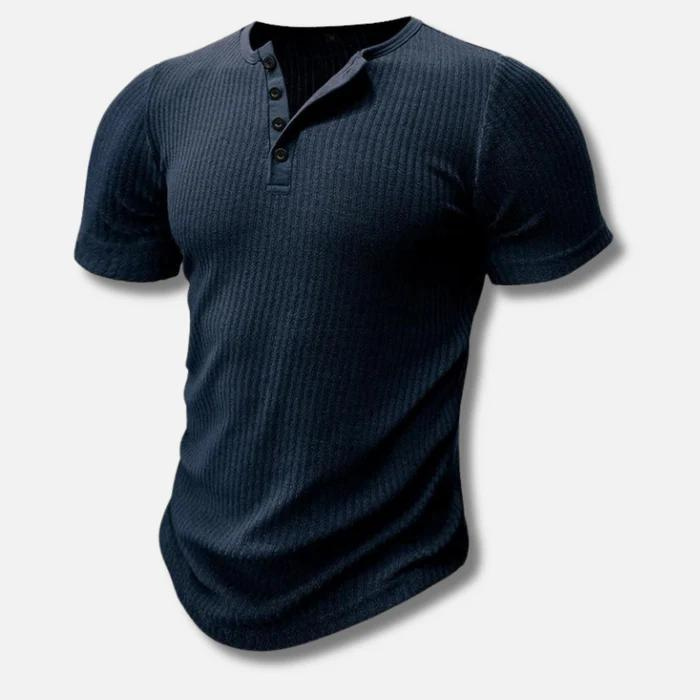 Elegantes Muscle Fit Herren T-Shirt mit Knopfleiste und Kurzarm, vielseitig kombinierbar für Sommer und Freizeit.