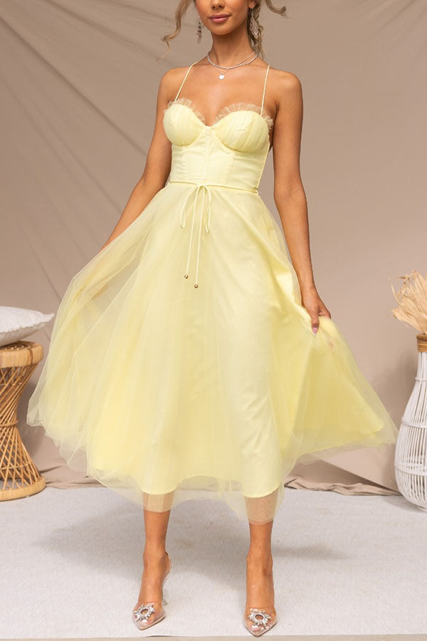 Schickes ärmelloses Damen Maxikleid mit elegantem V-Ausschnitt. Fließender Stoff für einen atemberaubenden Auftritt.