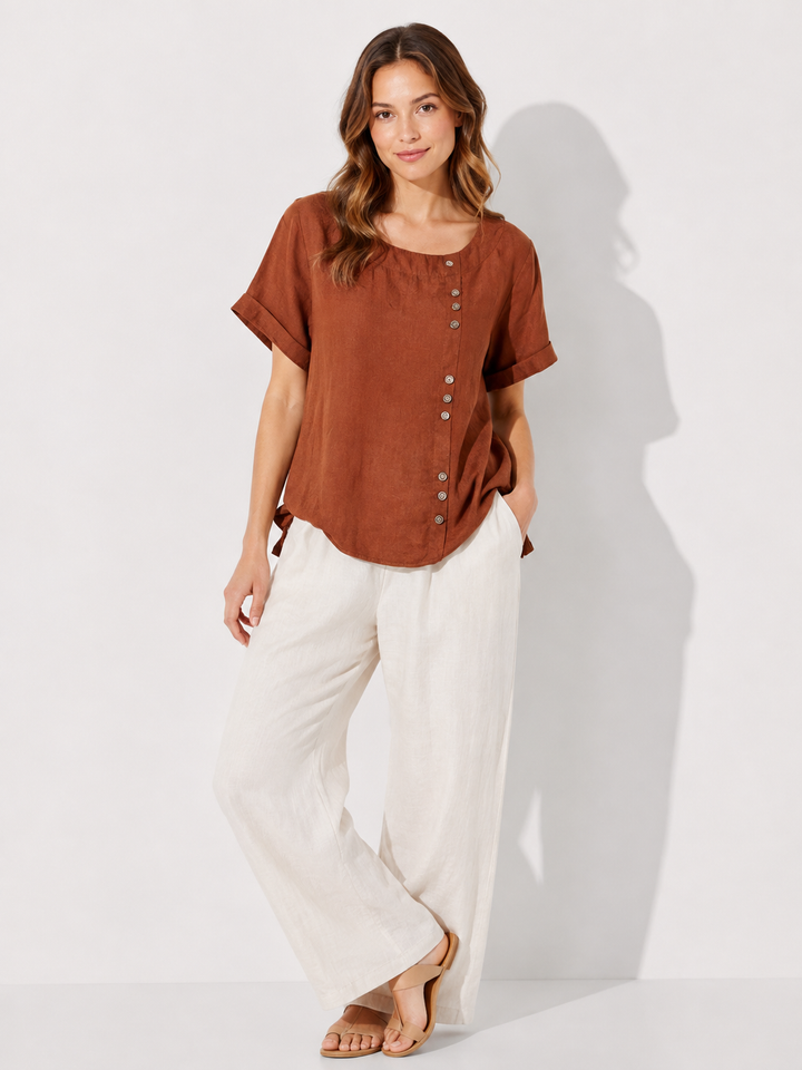 Hochwertiges Damen-T-Shirt in schlichtem Design, ideal als vielseitiges Oberteil für alle Jahreszeiten.