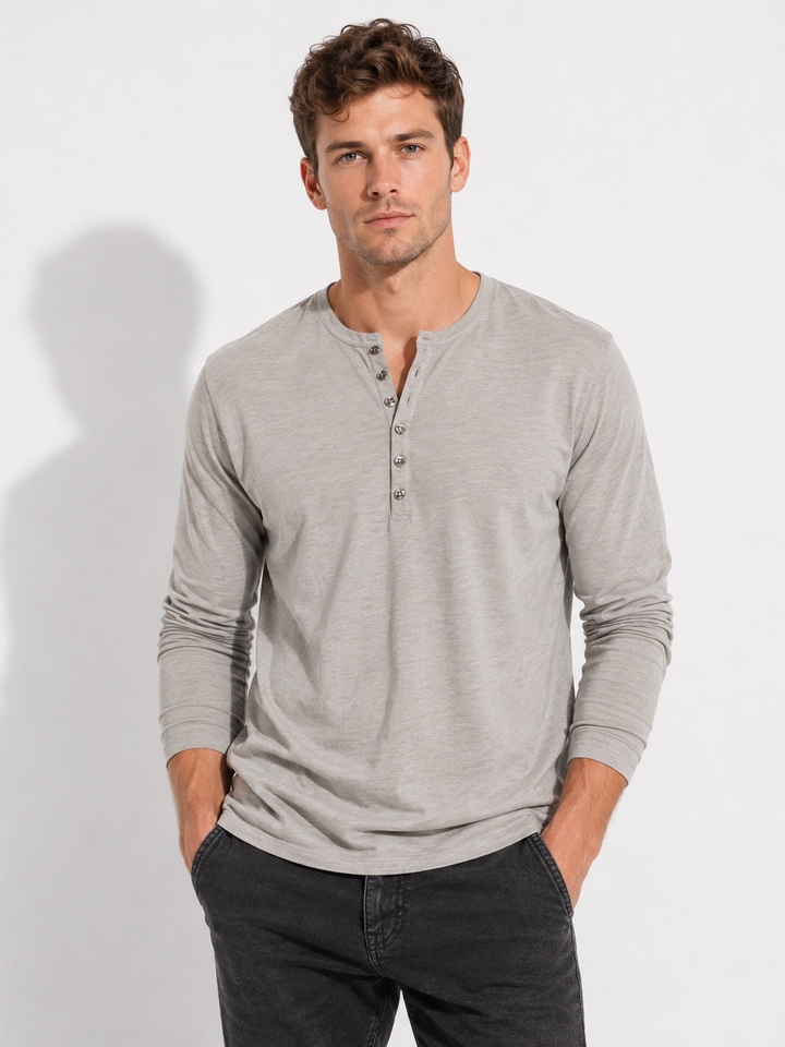 Bequemes Herren Langarmshirt mit langem Arm, ideal für Freizeit und stilvolle Mode. Klassisches und vielseitiges Oberteil.