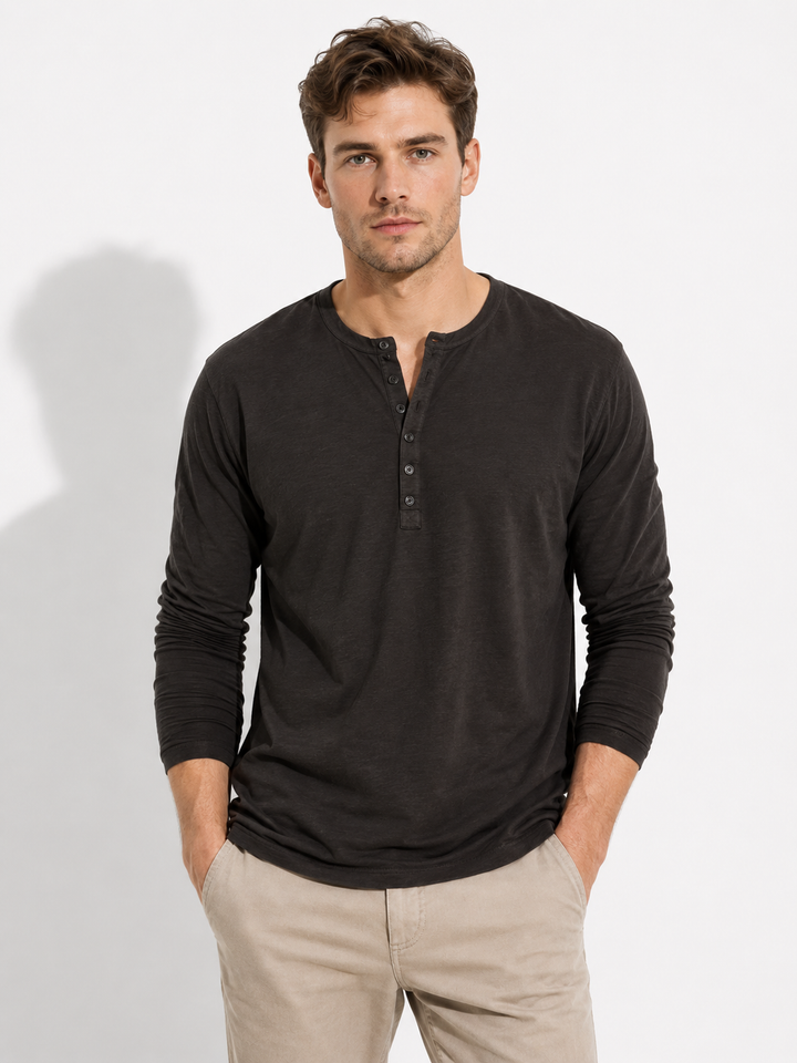 Vielseitiges Herren Langarmshirt, zeitlos und bequem. Perfekt für Freizeit und lässige Mode. Klassisches Oberteil.