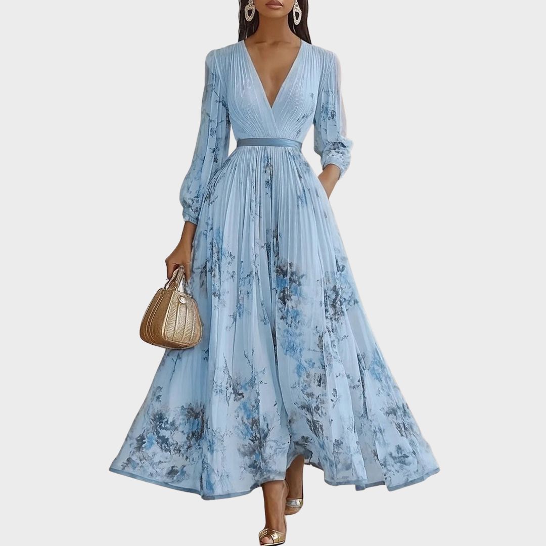 Elegantes Damenkleid, plissiertes Design, fließender Stoff, ideal für festliche Anlässe.